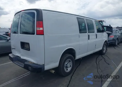 2017 Chevrolet Express 2500 Work Van z USA, uszkodzony, nr VIN 1GCWGAFFXH1343993